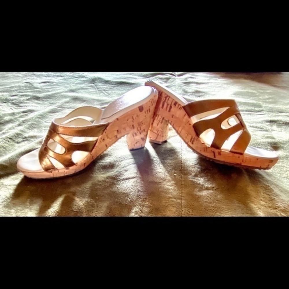 EUC-RSVP Gold Cork Heel Shoes